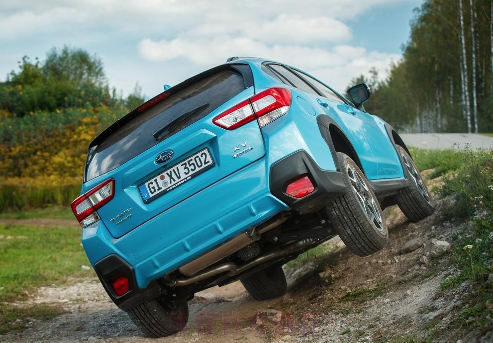 众国脚热衷试驾现代新款SUV 于海无证驾驶跑得欢 众国脚热衷试驾现代新款SUV 于海无证驾驶跑得欢